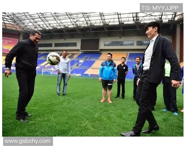 一整盒足球球星卡的市场价格及其投资价值分析 一整盒足球球星卡的市场价格及其投资价值分析