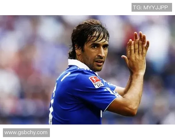 炫酷足球球星赛场瞬间展现极致过人技巧高清壁纸 炫酷足球球星赛场瞬间展现极致过人技巧高清壁纸