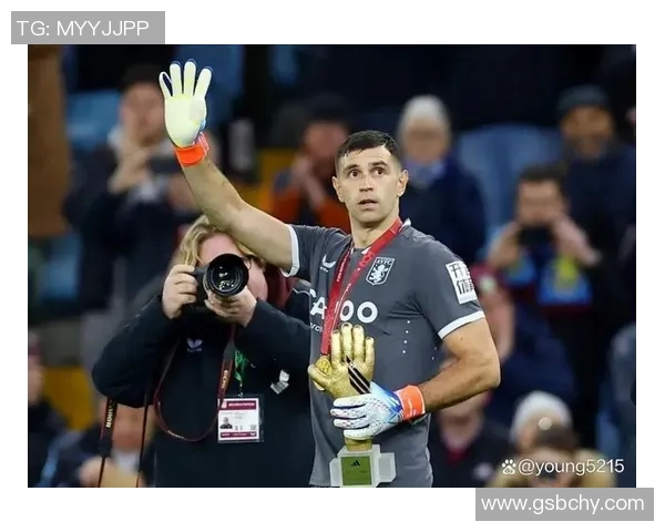 街头足球挑战赛:球星街头过招,炫技与激情的碰撞现场 街头足球挑战赛:球星街头过招,炫技与激情的碰撞现场