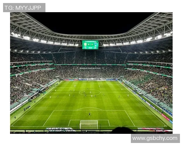 足球场主队球星高清海报展现实力与风采 助力球队勇夺胜利荣耀