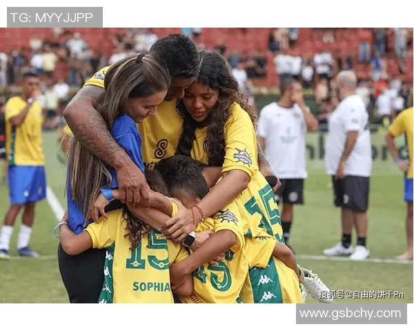 足球巨星宣布退役难掩泪水哽咽瞬间感动全场球迷
