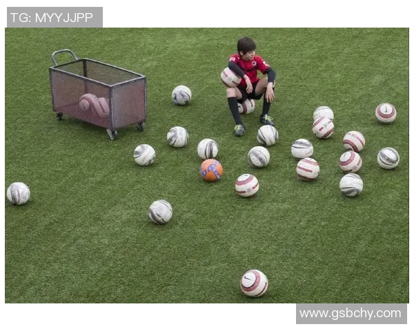 足球球星二次元风格创作展现球场英雄别样魅力与个性 足球球星二次元风格创作展现球场英雄别样魅力与个性