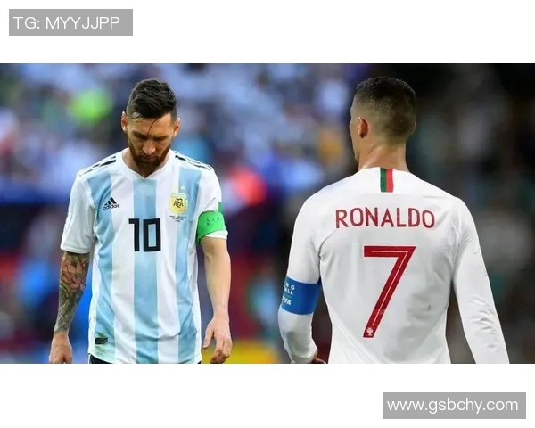 新老足球巨星同框壁纸展现时代变迁与经典对决魅力