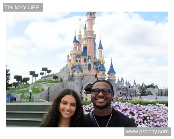 足球球星宠爱妻子如珍宝甜蜜生活曝光揭秘夫妻间的真挚感情 足球球星宠爱妻子如珍宝甜蜜生活曝光揭秘夫妻间的真挚感情